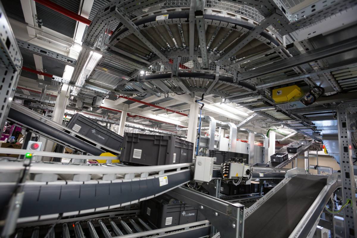 El nuevo centro logstico ocupa una superficie de más de 19.000 m2 y cuenta, además, con una parcela de 34.700 m2 para futuras ampliaciones. Foto: Jaume Cosialls.