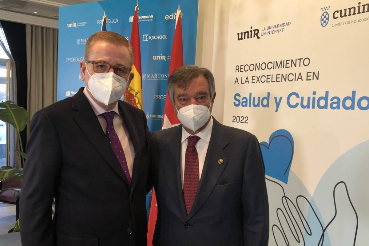 Jorge Andrada Serrano, presidente del Ilustre Colegio Oficial de Enfermera de Madrid, y Luis J. González Dez, presidente Ilustre Colegio Oficial de Farmacéuticos de Madrid.