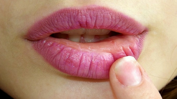 porque me hormiguean los labios dela boca